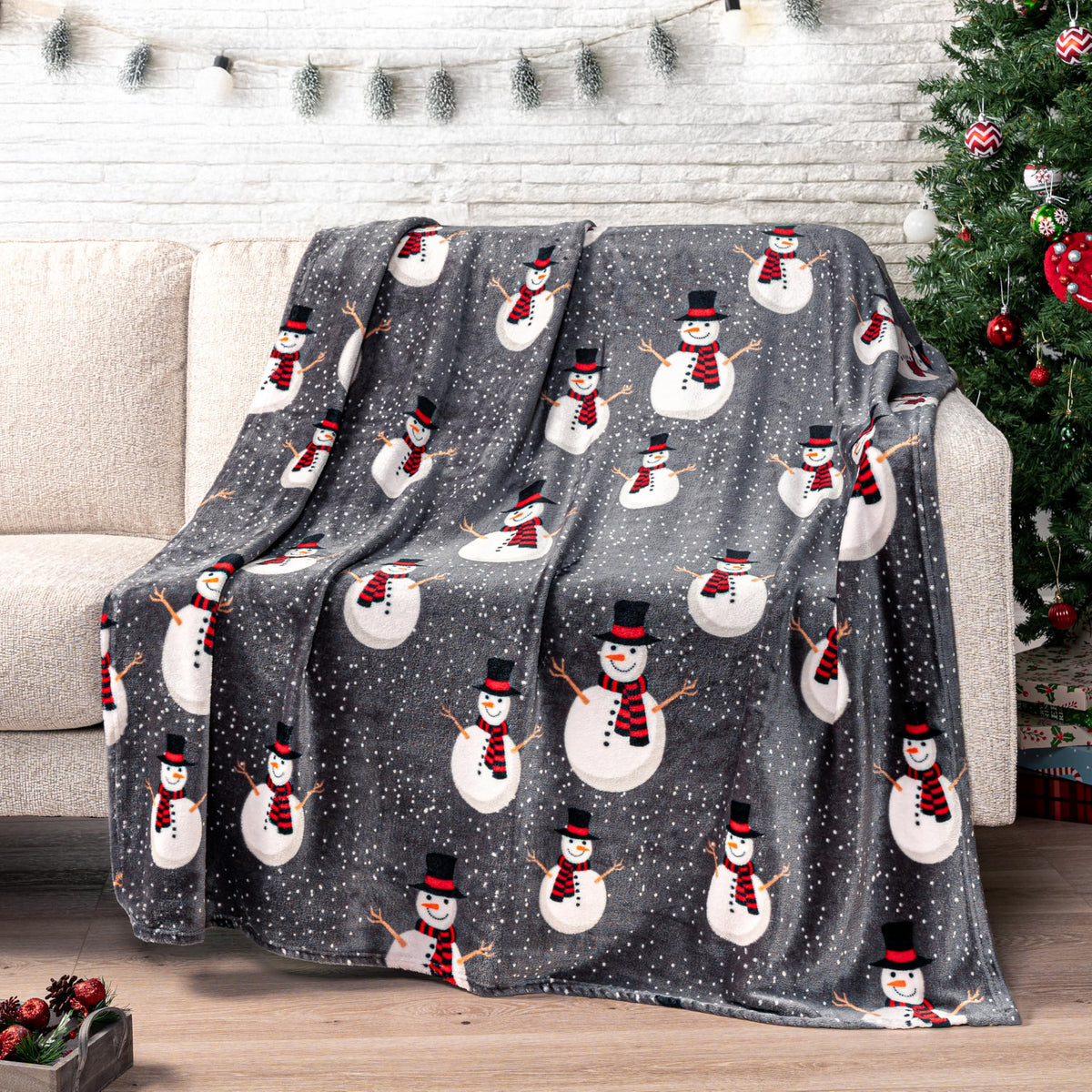 PAVILIA Christmas Snowman Throw Blanket | Grey Christmas Fleece Blanket | Soft, Plush, Warm Winter Cabin Throw, 50x60 (Grey Snowman)